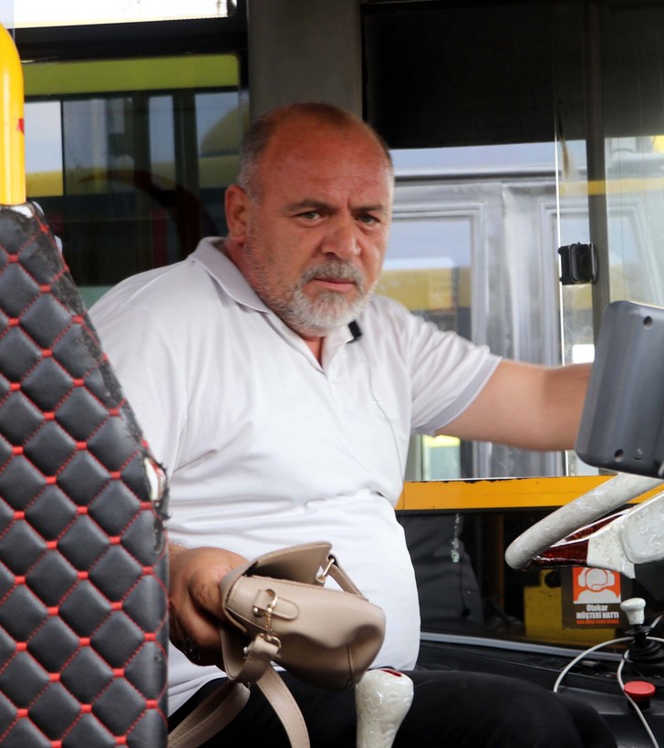 Otobüs şoförü, aracında unutulan içinde para ve altın olan çantayı sahibine ulaştırdı - Resim: 6