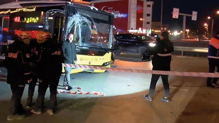 Bahçelievler'de İETT otobüsü durağa girdi! Ölü ve yaralılar var - Resim : 1
