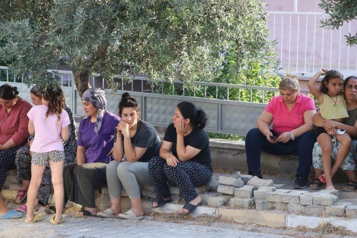 Babaya son dokunuş! Türkiye şehitlerini son yolculuğuna uğurladı | Kelimelerin boğazlara düğümlendiği an - Resim: 26
