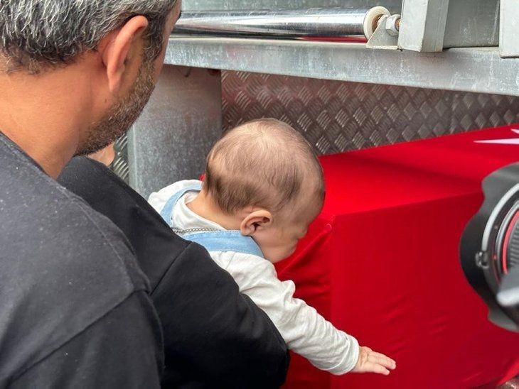 Babaya son dokunuş! Türkiye şehitlerini son yolculuğuna uğurladı | Kelimelerin boğazlara düğümlendiği an - Resim: 22