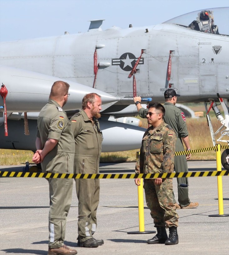 NATO, tarihinin en büyük hava tatbikatı Air Defender 2023'e hazır: Türk Hava Kuvvetlerine ait F-16 uçaklarına ve personeline ilgi çoktu - Resim: 16