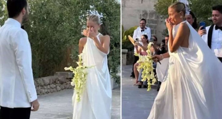 İtalya'da Nazım Akmandil ile dünyaevine giren Burcu Esmersoy İstanbul'da da düğün yaptı! Derin dekolteli gelinliği dikkat çekti - Resim: 6