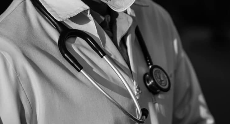 Bir sahte doktor vakası daha! Önlük çaldı anestezi doktoruyum dedi - Resim: 2