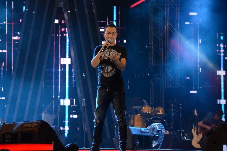 Serdar Ortaç denize sıfır saray yavrusu evini satılığa çıkardı - Resim: 9