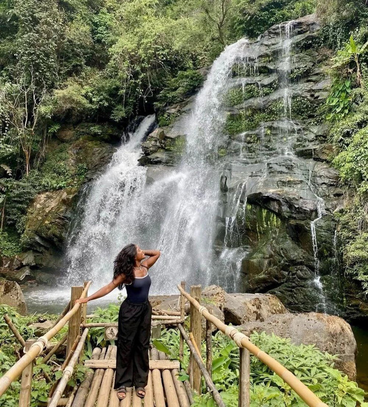 Yürüyüş yaparken aktif yanardağın içine düştü! Kadın turistten 3 gündür haber alınamıyor - Resim: 1