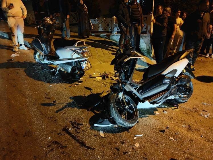 Kuşadası'nda motosikletlerin kafaya kafaya çarpıştığı anlar kamerada - Resim: 1