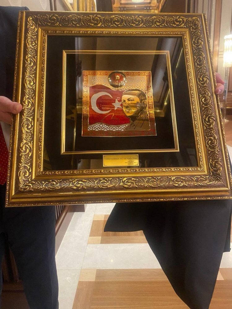 MHP Genel Başkanı Bahçeli'den Cumhurbaşkanı Erdoğan'a anlamlı hediye - Resim : 2