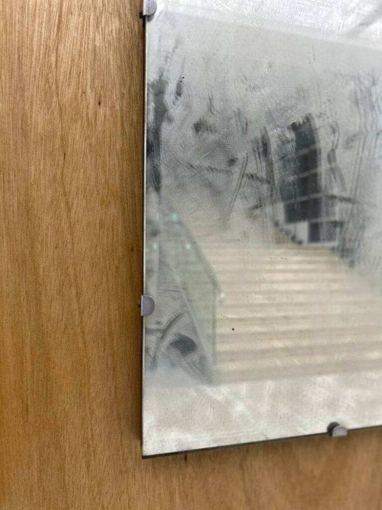 Tayvan’da temizlik görevlisi sanat eserini “kirli ayna” sanıp sildi - Resim : 1