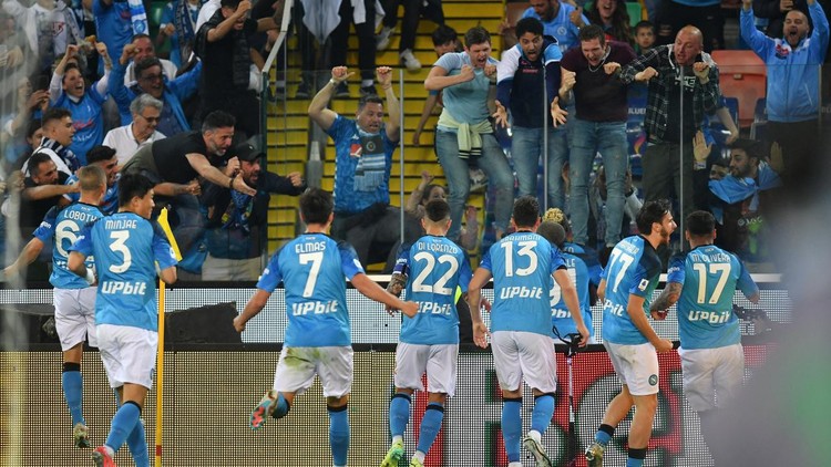 Fenerbahçe'nin eski yıldızları Eljif Elmas ve Kim Min-Jae Napoli'de şampiyon oldular - Resim : 1