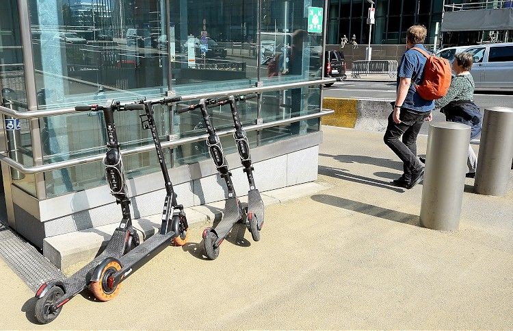Kaldırımları işgal eden scooter çılgınlığına karşı ilk adım atılıyor! Kadıköy'de kaldırımdaki scooterlar toplanacak - Resim: 4