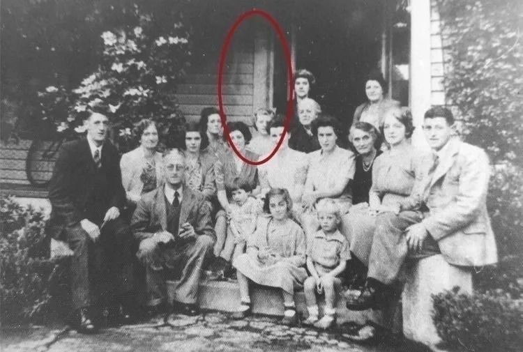 İşte dünyanın konuştuğu fotoğraf! 81 yıl önce çekilen karede kan donduran detay - Resim: 6