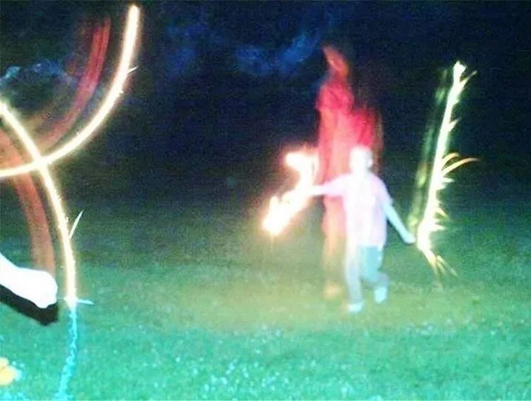 İşte dünyanın konuştuğu fotoğraf! 81 yıl önce çekilen karede kan donduran detay - Resim: 11