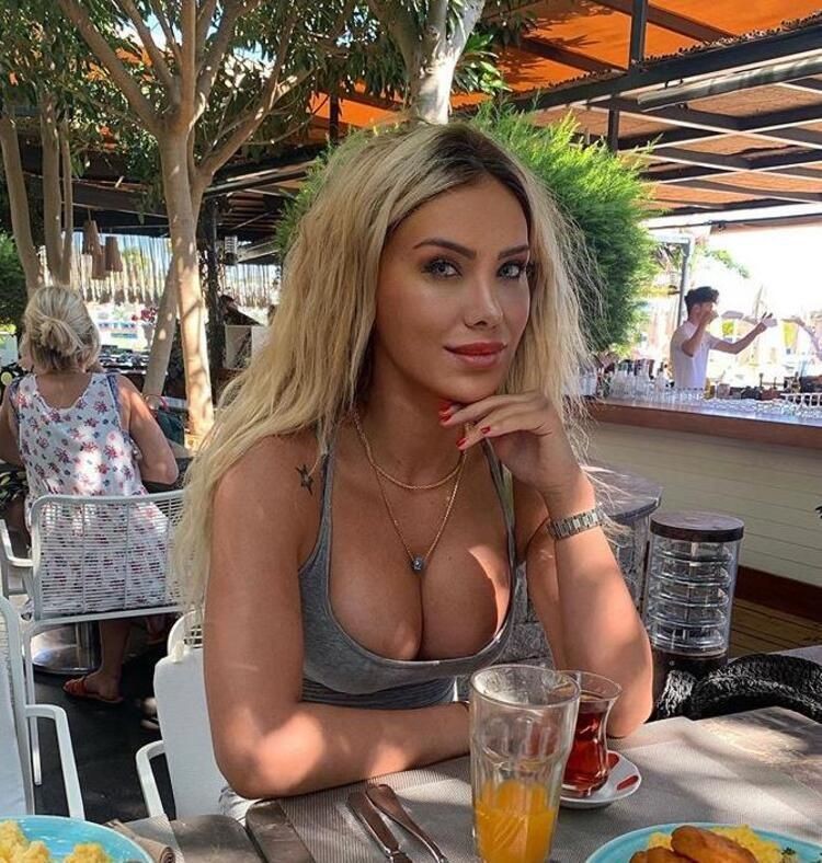 Ciciş kardeşler Ceyda Ersoy'dan pes dedirten Instagram paylaşımı! Öpüşürken dili koptu - Resim: 5
