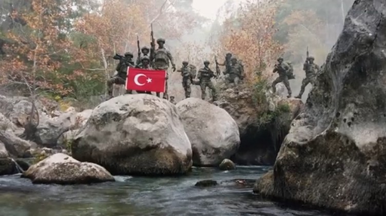 Milli Savunma Bakanlığı'ndan tüyleri diken diken eden video: Ezan oldum dinmedim, dinmem! - Resim: 26