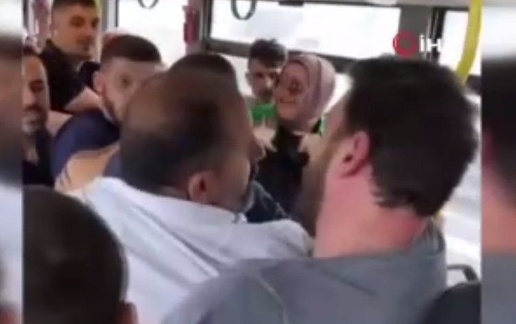 Metrobüste ortalık karıştı! Tıklım tıklım metrobüste birbirlerine uçan tekme attılar - Resim: 8