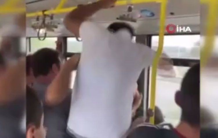 Metrobüste ortalık karıştı! Tıklım tıklım metrobüste birbirlerine uçan tekme attılar - Resim: 6
