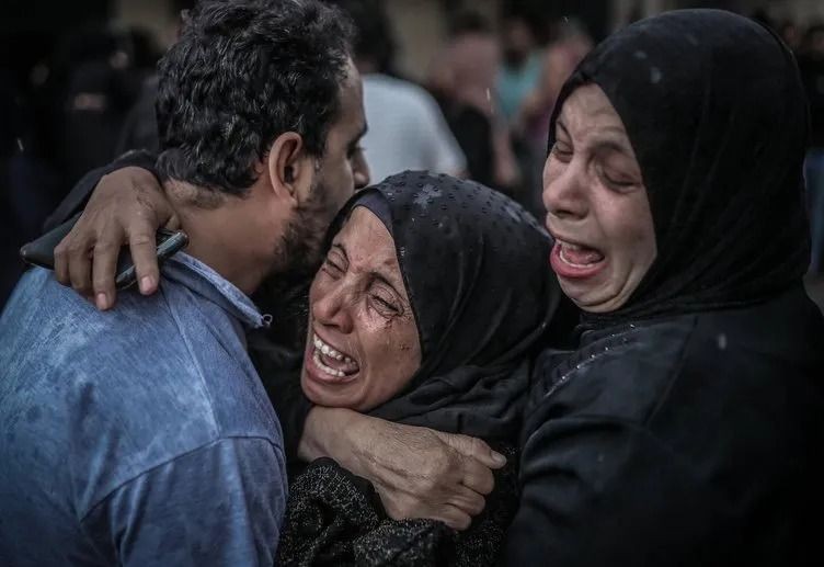 Katil İsrail'in hastane baskınından korkunç detaylar! Gözlerini bağlayıp kıyafetlerini çıkardılar - Resim: 11