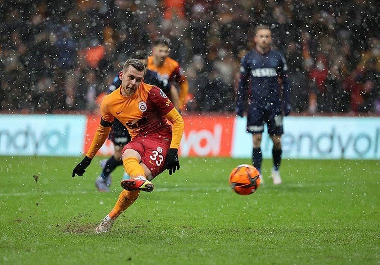 Galatasaray'da 8 yolcu! Okan Buruk biletlerini kesti - Resim: 12