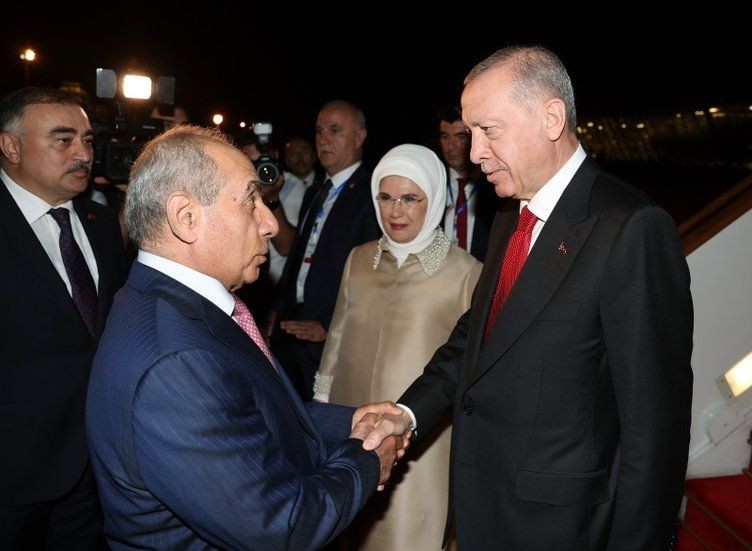 Cumhurbaşkanı Recep Tayyip Erdoğan ile Aliyev, Azerin'i ayakta alkışladı - Resim: 1