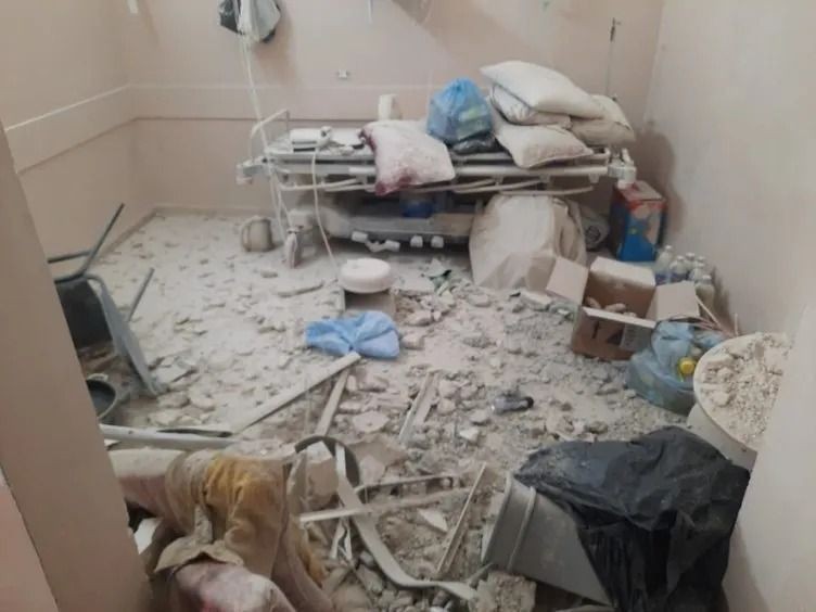Katil İsrail'in hastane baskınından korkunç detaylar! Gözlerini bağlayıp kıyafetlerini çıkardılar - Resim: 4