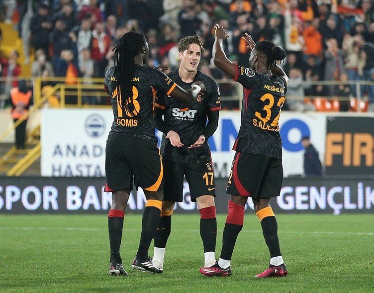 Galatasaray'da 8 yolcu! Okan Buruk biletlerini kesti - Resim: 4