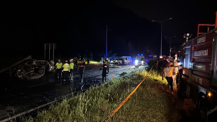 Rize'de zincirleme kaza: 3 ölü, 5 yaralı - Resim : 1