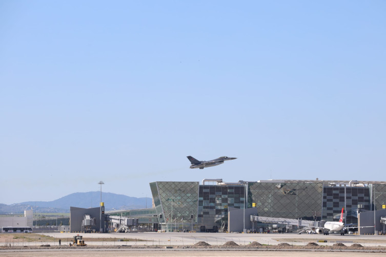 MSB: 6 Türk F-16'sı KKTC'ye konuşlandırıldı - Resim : 1