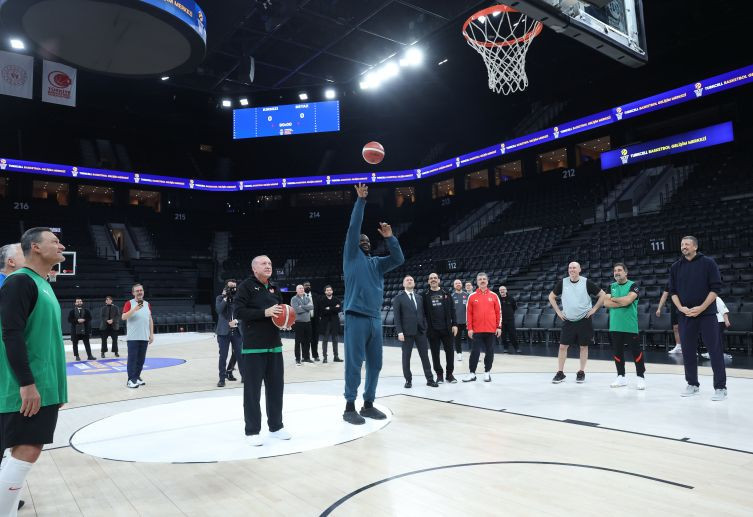 Cumhurbaşkanı Erdoğan, NBA efsanesi Shaquille O’Neal ile parkede buluştu - Resim: 3