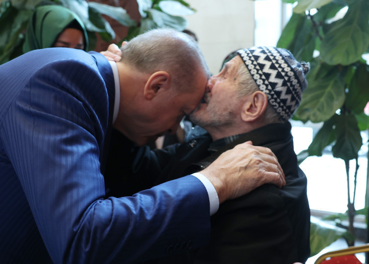 Cumhurbaşkanı Erdoğan, D&uuml;zceli vatandaşlarla g&ouml;r&uuml;şt&uuml; - Resim : 2