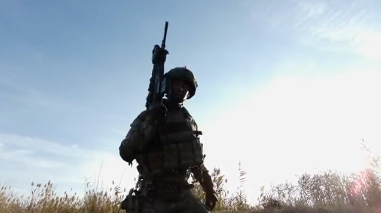 Milli Savunma Bakanlığı'ndan tüyleri diken diken eden video: Ezan oldum dinmedim, dinmem! - Resim: 6
