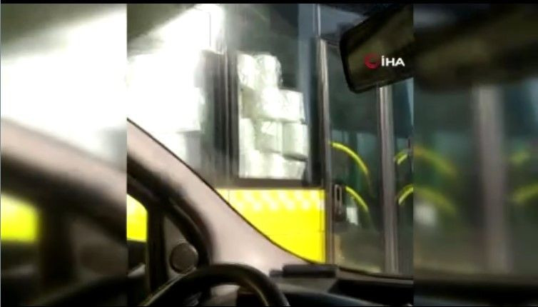 İETT otobüsünde kağıt havlu taşınması görenleri şaşırttı - Resim: 1