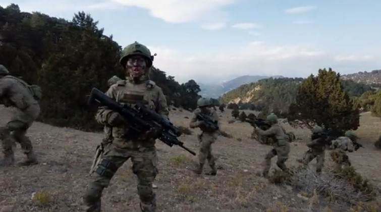 Milli Savunma Bakanlığı'ndan tüyleri diken diken eden video: Ezan oldum dinmedim, dinmem! - Resim: 20