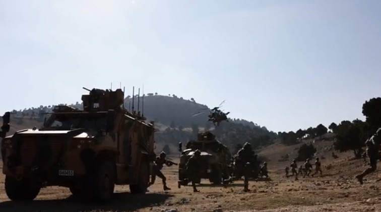 Milli Savunma Bakanlığı'ndan tüyleri diken diken eden video: Ezan oldum dinmedim, dinmem! - Resim: 7