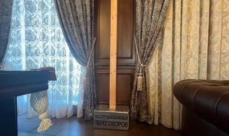 Wagner'in lideri Yevgeni Prigojin'in evinden çıkanlar şoke etti! Kesik baş fotoğrafları, timsah... - Resim: 8