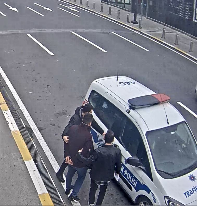 Film sahnelerini aratmayan olay! Suç makinesi Mahir Acımış, annesini görmek isteyince havalimanında yakayı ele verdi - Resim: 2