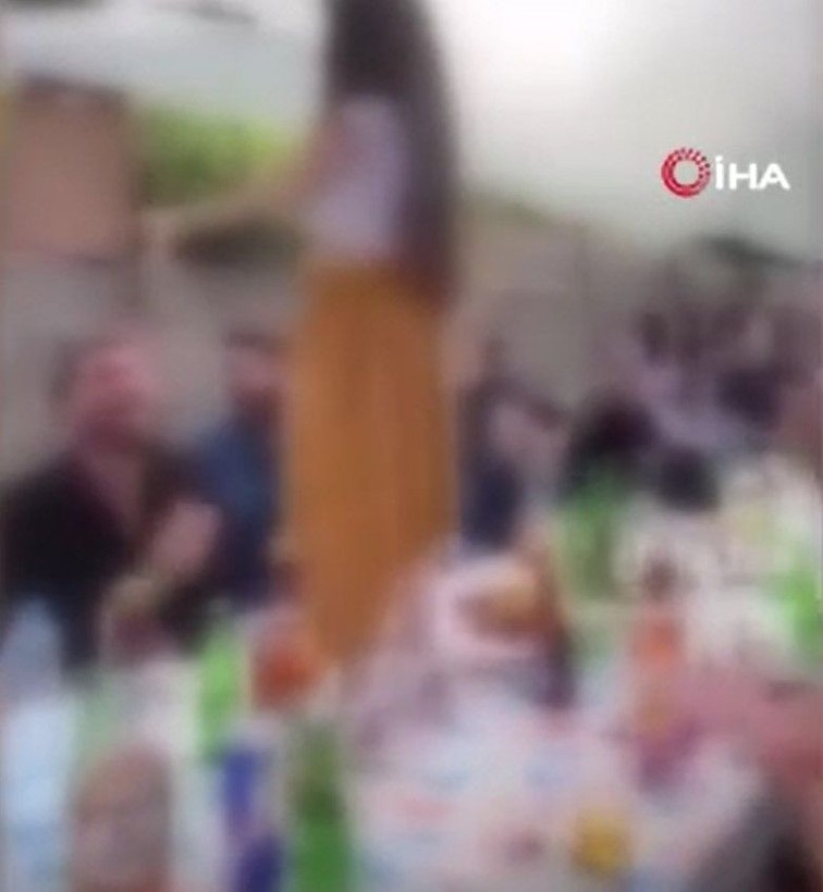 Sosyal medya Kayseri'den gelen görüntülerle ayağa kalktı! Küçük kızı alkol masasına çıkarıp oynattılar! Rezalete açıklama geldi - Resim: 2