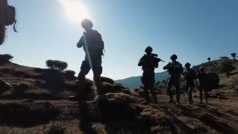 Milli Savunma Bakanlığı'ndan tüyleri diken diken eden video: Ezan oldum dinmedim, dinmem! - Resim: 4