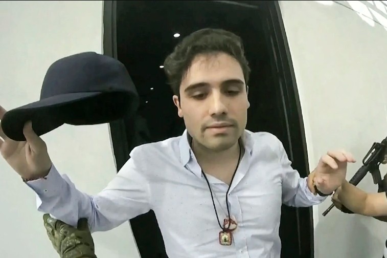 Meksika'da uyuşturucu baronu El Chapo'nun oğlu Ovidio Guzman yakalandı ülke karıştı! Kartel üyeleri barikat kurup polisle çatıştı - Resim: 17