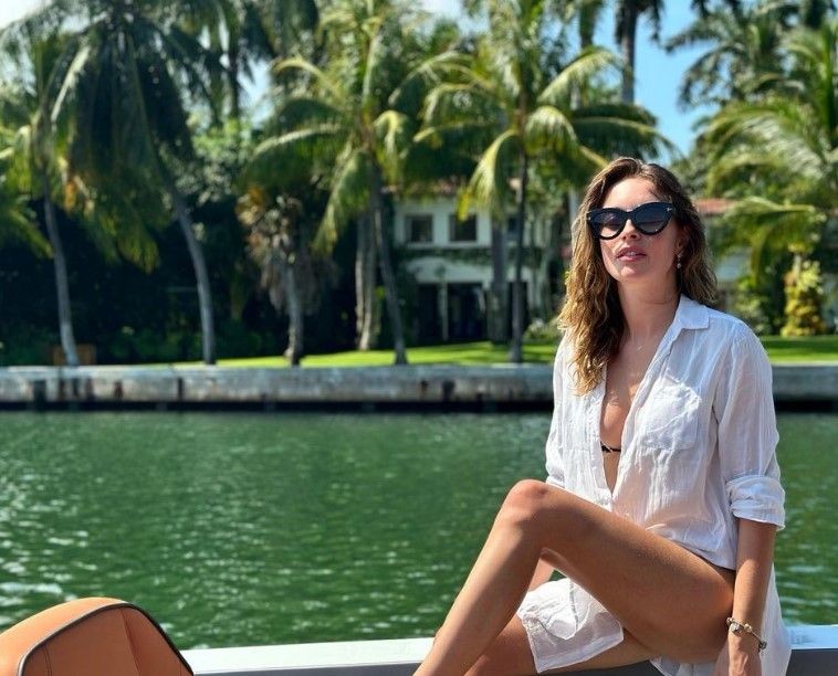 Melis Sezen transparan dantelli elbisesiyle sosyal medyayı yaktı geçti🔥 İşte Melis Sezen'in yürek hoplatan pozları 📸 - Resim: 6