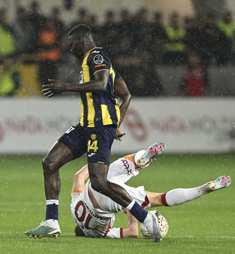 Son dakika Galatasaray haberleri... Galatasaray Ankaragücü'nü 4-1 yendi! Şampiyonluk maçından unutulmaz fotoğraflar - Resim: 39