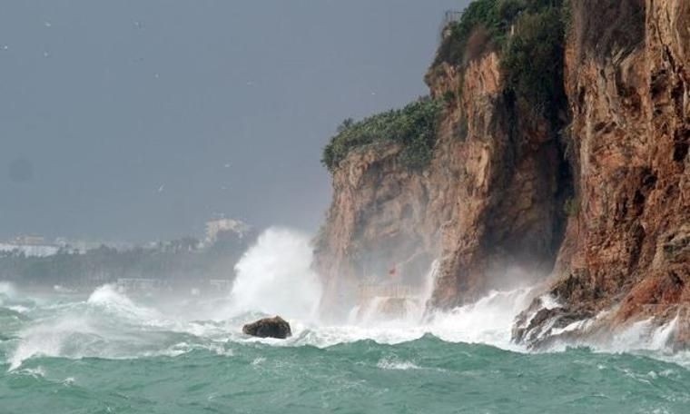 Meteoroloji'den Antalya için uyarı geldi! Kentte yaşanan fırtına ve sağanak yağış hayatı olumsuz etkiliyor - Resim: 3