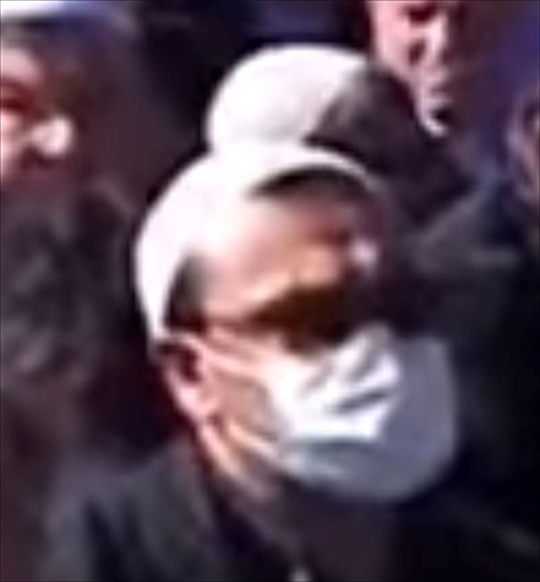 Gülen'in cenazesine katılanlar yüzlerini maske ve gözlükle gizledi - Resim: 16