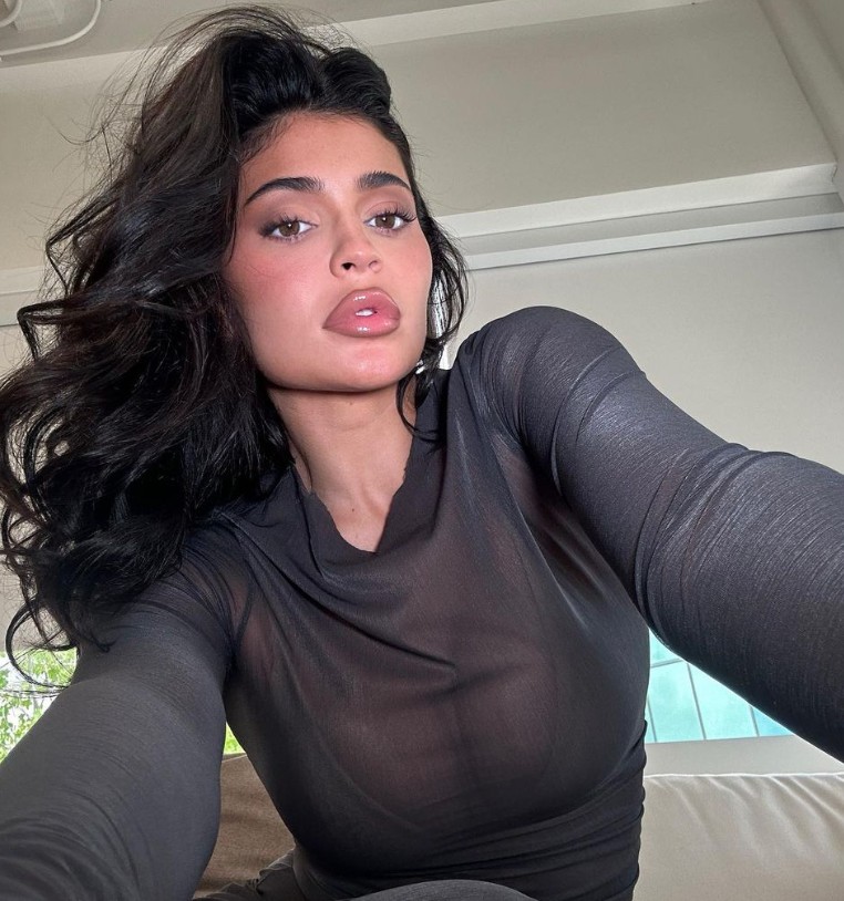 Kylie itiraf etti! En yakın arkadaşıyla ilişkiye mi giriyor? - Resim: 12