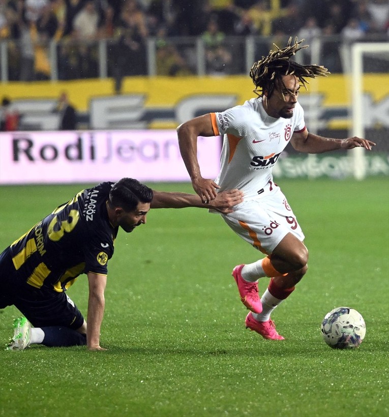 Son dakika Galatasaray haberleri... Galatasaray Ankaragücü'nü 4-1 yendi! Şampiyonluk maçından unutulmaz fotoğraflar - Resim: 26