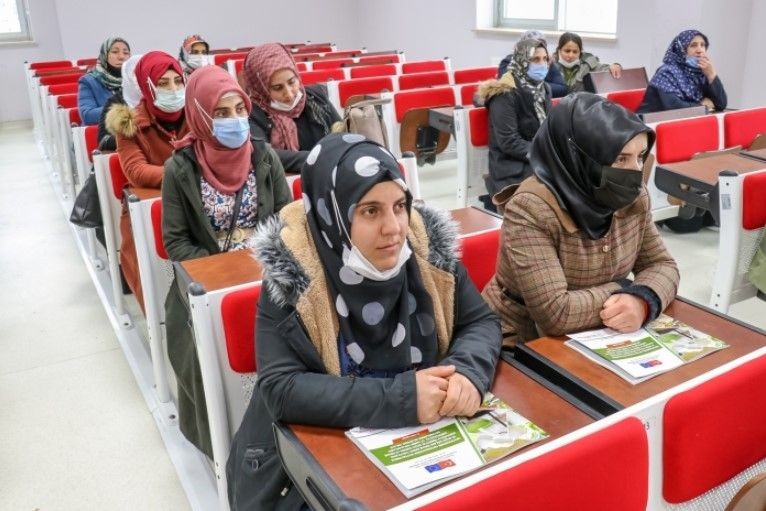 YÖK Başkanı Prof. Dr. Erol Özvar açıkladı: 34 yaş üstü kadınlar üniversiteli oluyor - Resim: 3