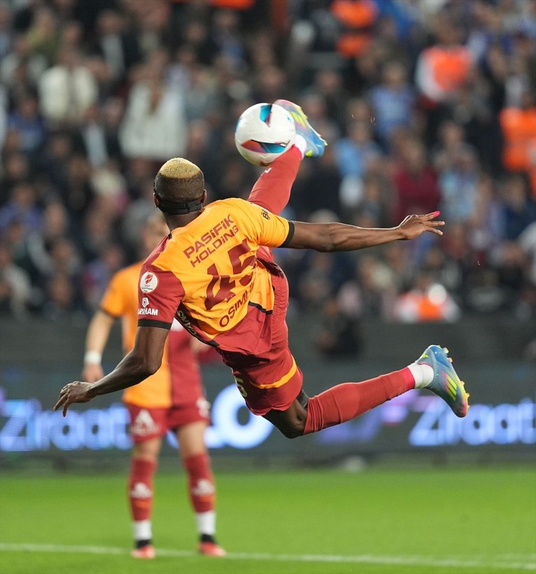 Galatasaray taraftarında büyük hazırlık! Victor Osimhen gitmesin diye harekete geçtiler - Resim: 4