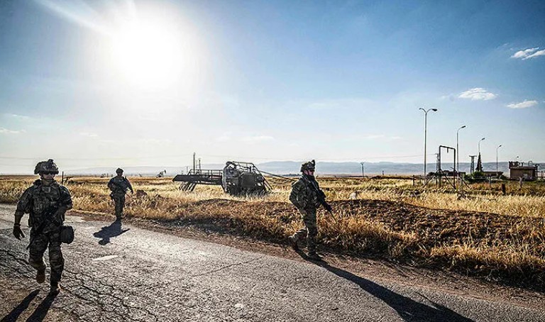 ABD askeri Türkiye sınırına 5 KM mesafede nişan aldı! AFP'nin görüntüleri gündem oldu - Resim: 3