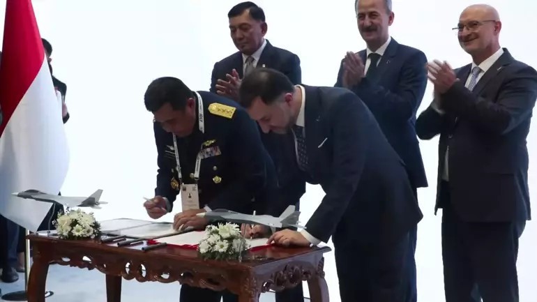 KAAN için tarihi gün: Endonezya ile imzalar atıldı - Resim : 1