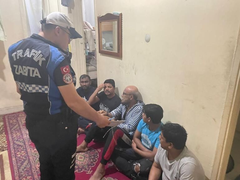 Zeytinburnu'nda kaçak göçmen operasyonu! Hepsi bir evde yakalandı - Resim: 4