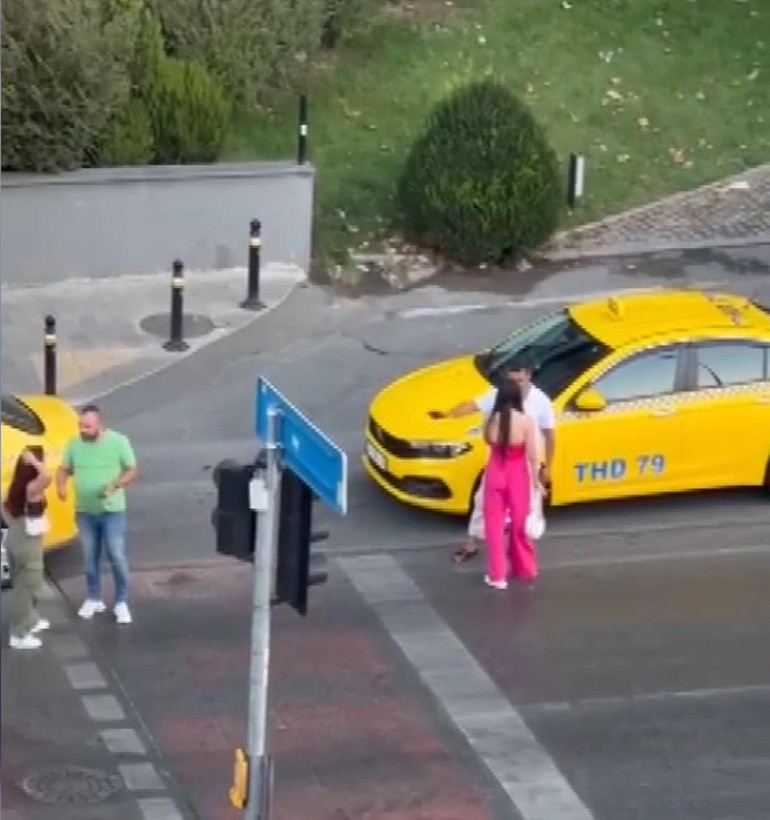 Beyoğlu'nda taksici ile kadınların kavgası kamerada - Resim: 7